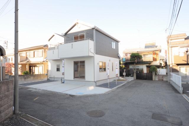 Local appearance photo. Local (11 May 2013) Shooting