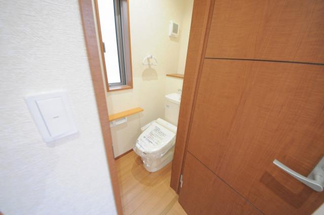 Toilet. Indoor (11 May 2013) Shooting