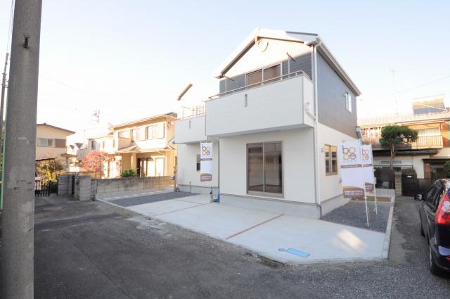 Local photos, including front road. Local (11 May 2013) Shooting