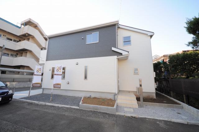 Local appearance photo. Local (11 May 2013) Shooting