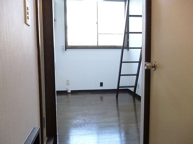 Living and room. Living environment is good Western-style.