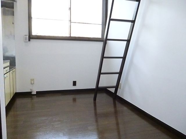 Living and room. Living environment is good Western-style.