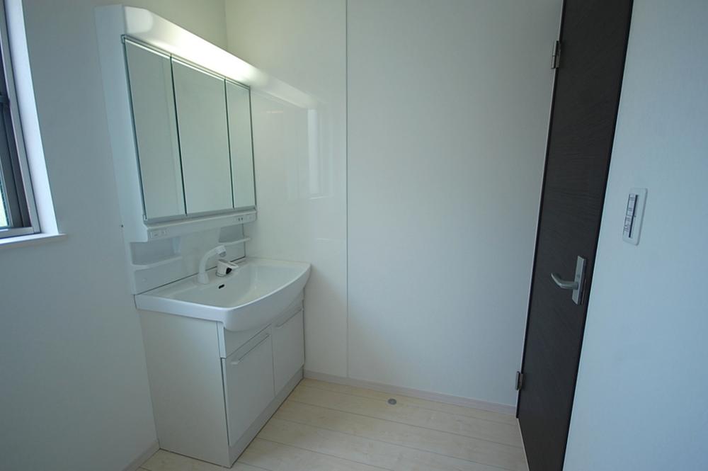 Wash basin, toilet. bathroom