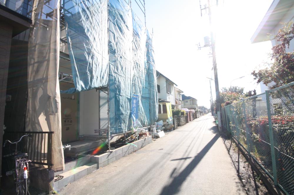 Local photos, including front road. Local (12 May 2013) Shooting