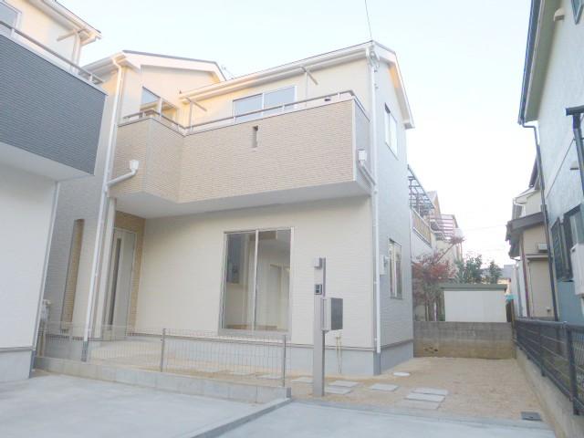 Local appearance photo. Appearance of Building 2