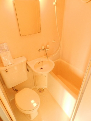 Bath. 3-point unit bus