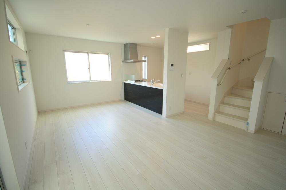 Living. Local Photos