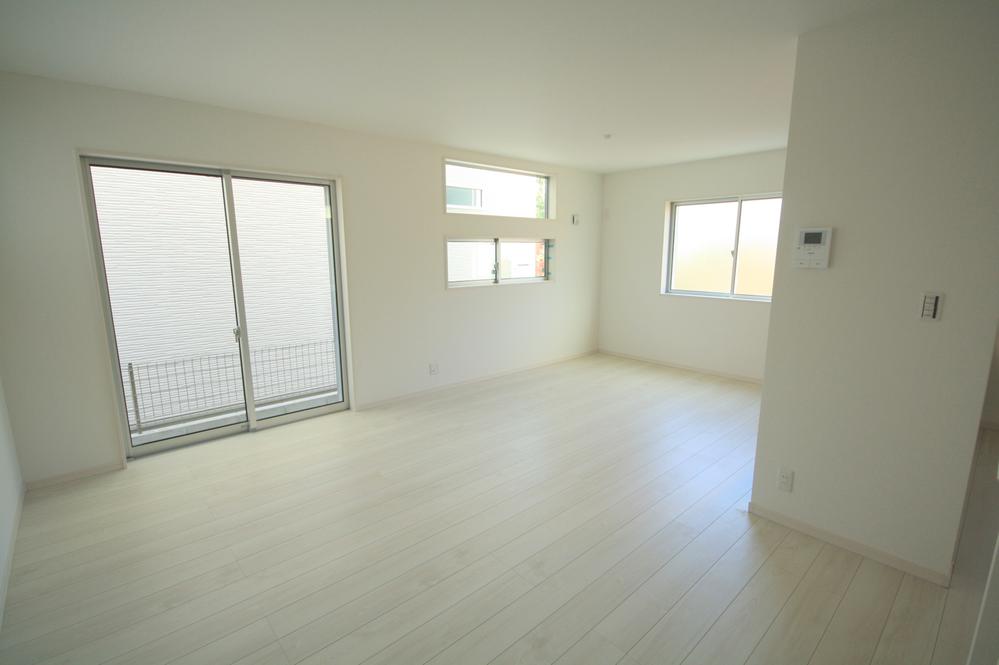 Living. Local Photos