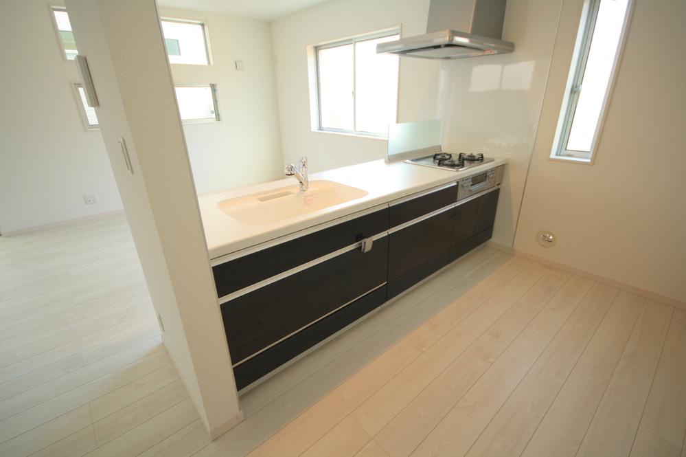 Kitchen. Local Photos