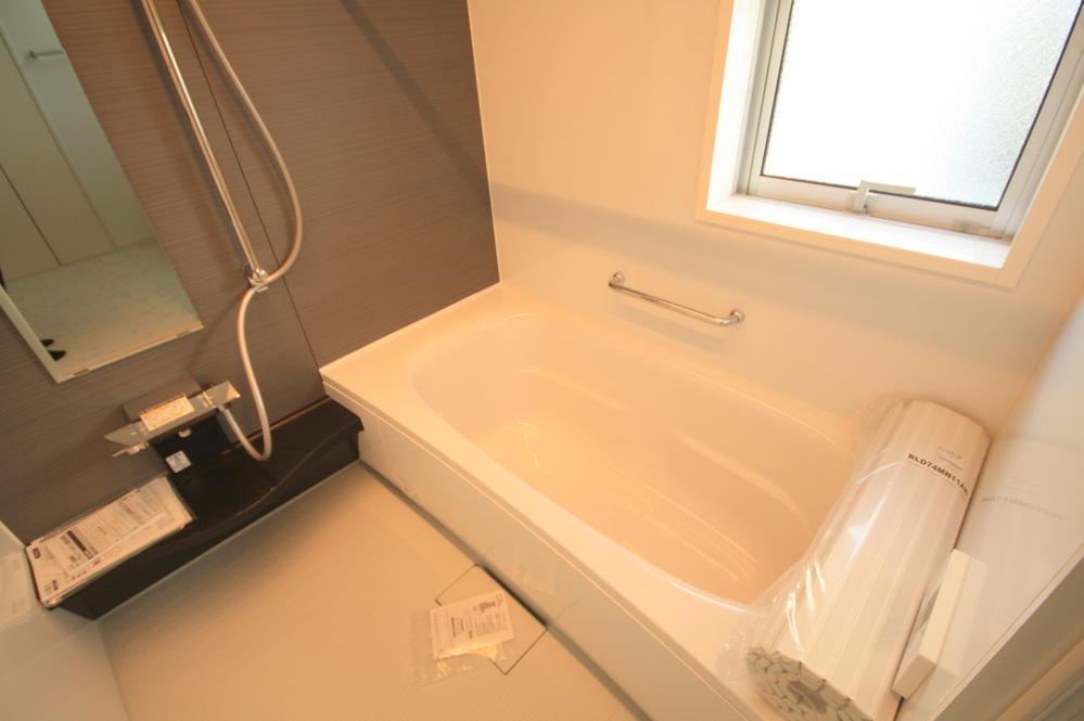 Bathroom. Local Photos