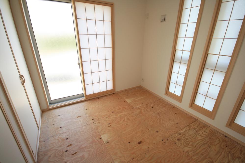 Non-living room. Local Photos