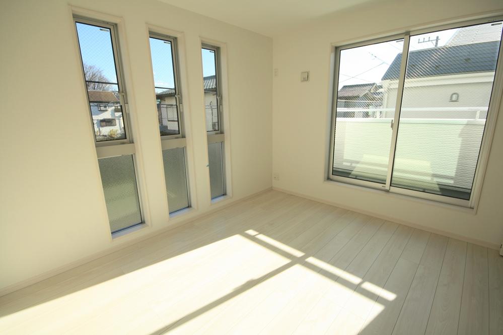 Non-living room. Local Photos