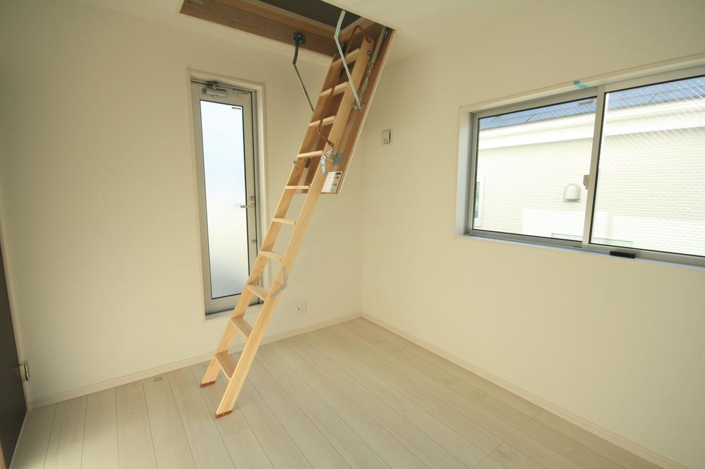 Non-living room. Local Photos