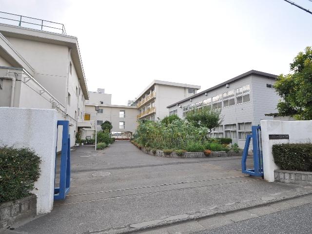 Junior high school. Deng 420m until the first junior high school