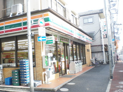 Convenience store. 230m to Seven-Eleven (convenience store)