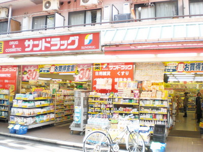 Dorakkusutoa. San 137m to drag (drugstore)