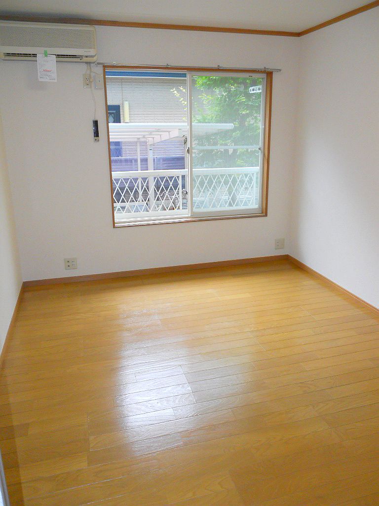 Living and room. A little spread of flooring 7 quires ☆