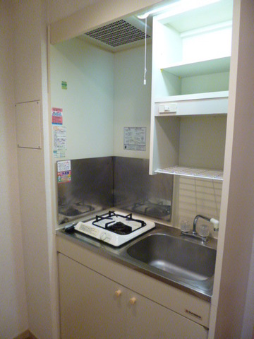 Kitchen. 1-neck is with a gas stove.