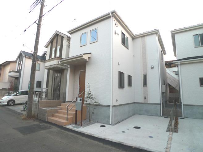 Local appearance photo. Building appearance (Building 2)