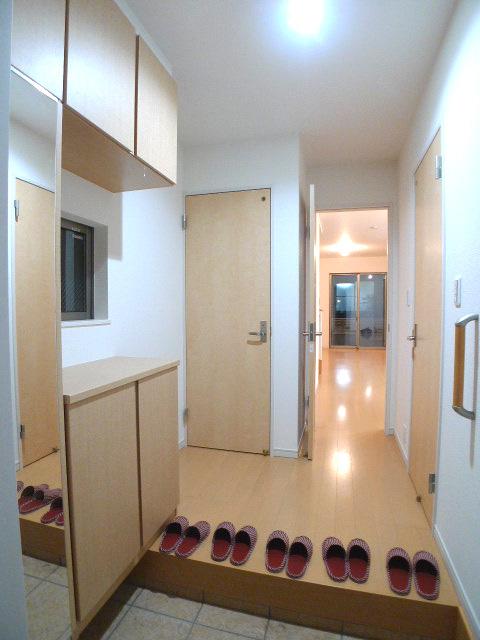 Entrance. Entrance (Building 2)