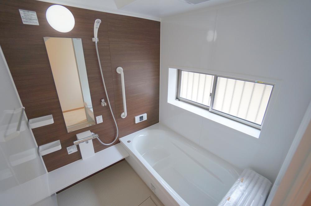 Bathroom. Local Photos