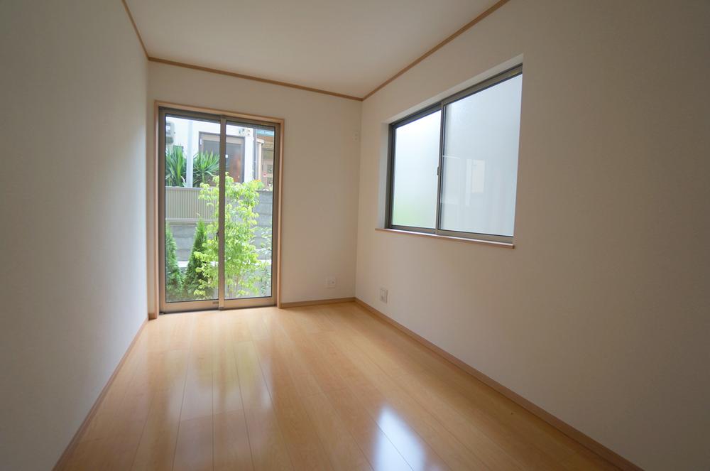 Non-living room. Local Photos