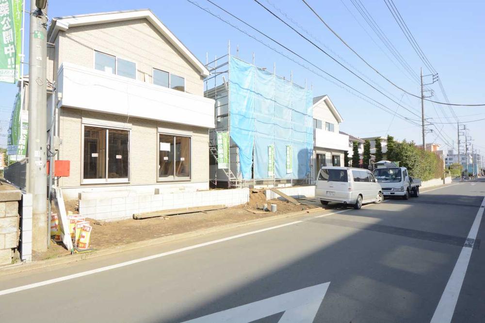 Local photos, including front road. Yang per well per south 6M public road. The rest two buildings! Local (12 May 2013) Shooting