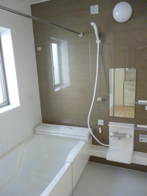 Same specifications photos (Other introspection). Ahead is an image of the finished bathroom.