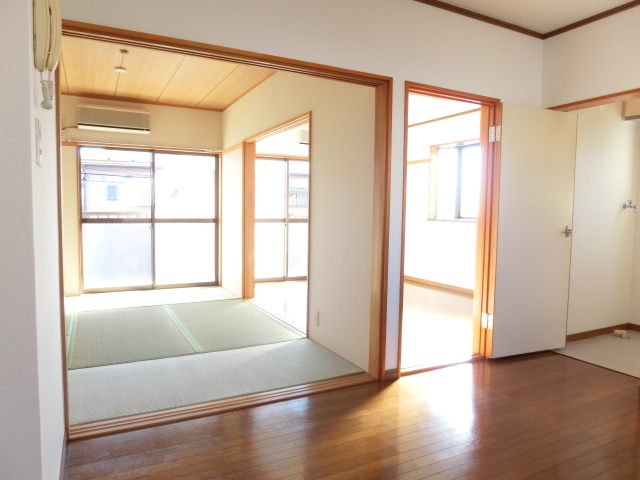 Living and room. Japanese-style Western-style sunny