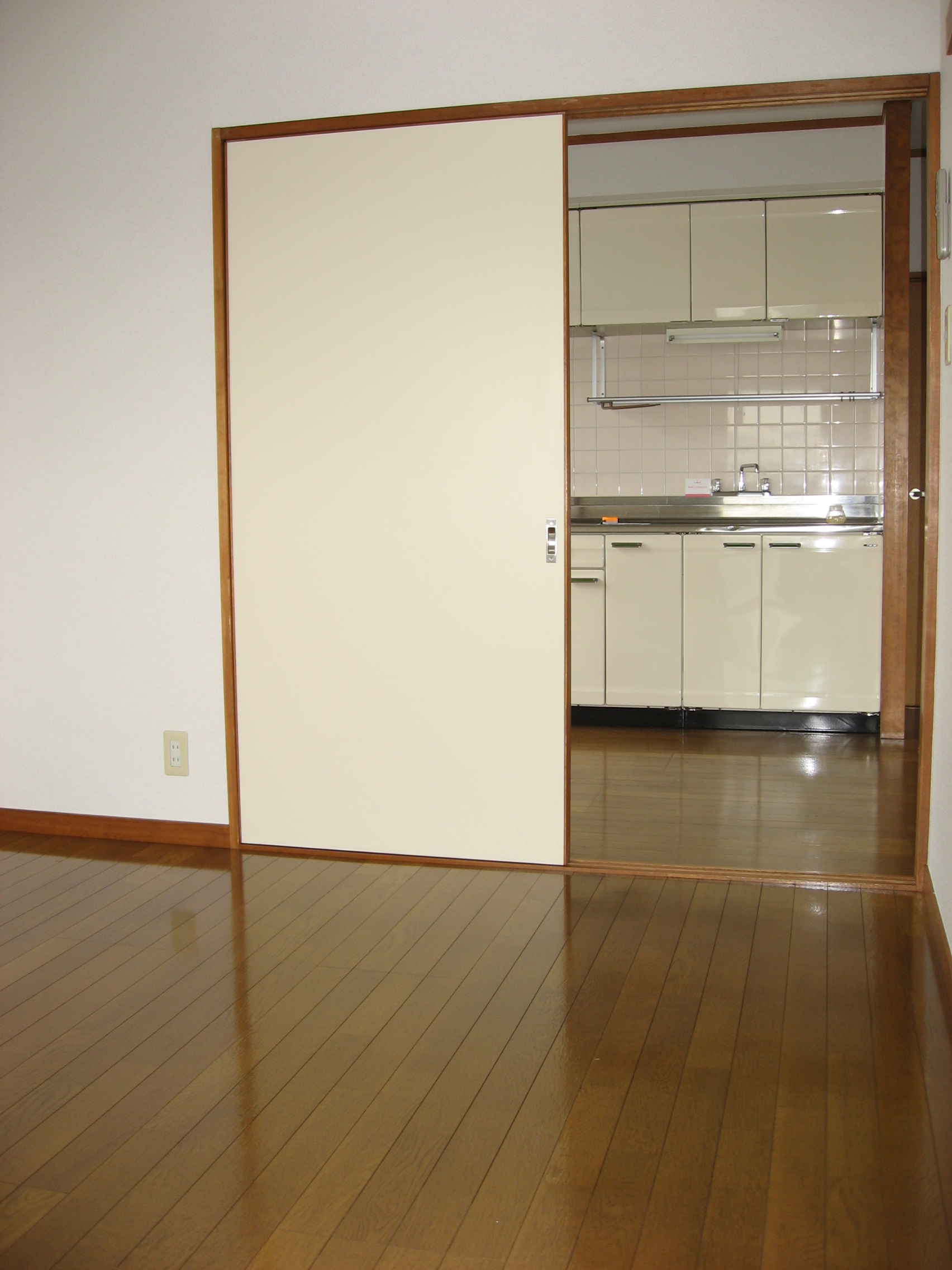 Other room space. Looking at the kitchen from Western-style ・ ・ ・ .