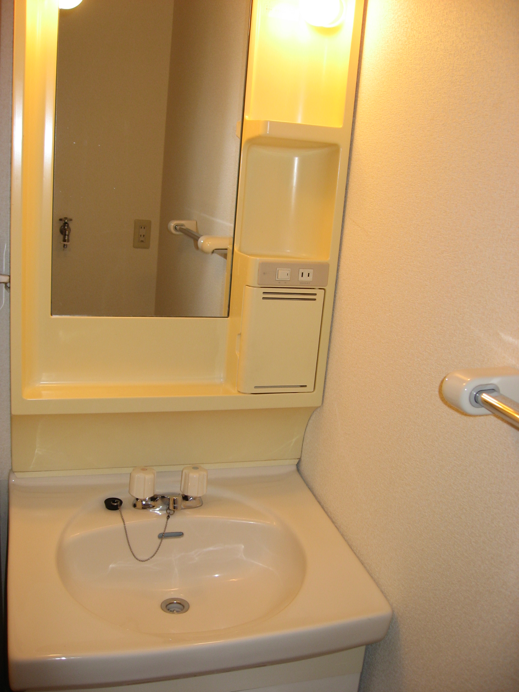 Washroom. Independence is a wash basin!
