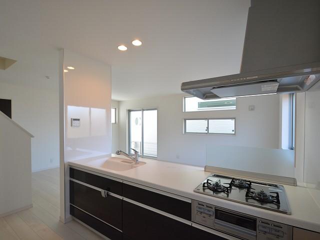 Kitchen. Kodaira Tenjin-cho 1-chome 1 Building appearance