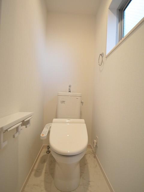 Toilet. Kodaira Tenjin-cho 1-chome 1 Building toilet