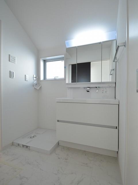 Wash basin, toilet. Kodaira Tenjin-cho 1-chome 1 Building Washroom