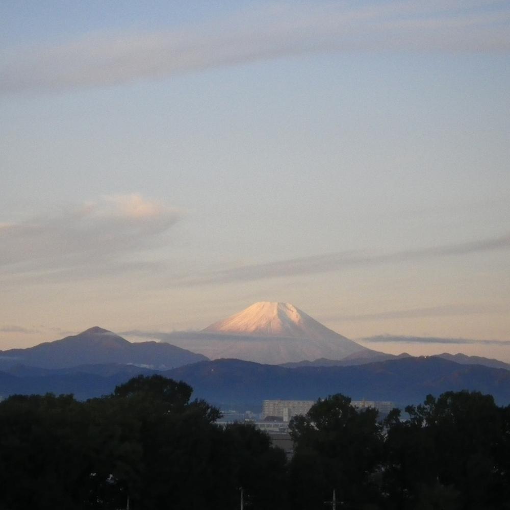 View photos from the dwelling unit. Offer Fuji of World Heritage in a sunny day.