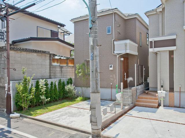 Local photos, including front road. Local (July 2013) Shooting