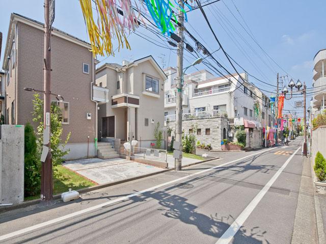 Local photos, including front road. Local (July 2013) Shooting