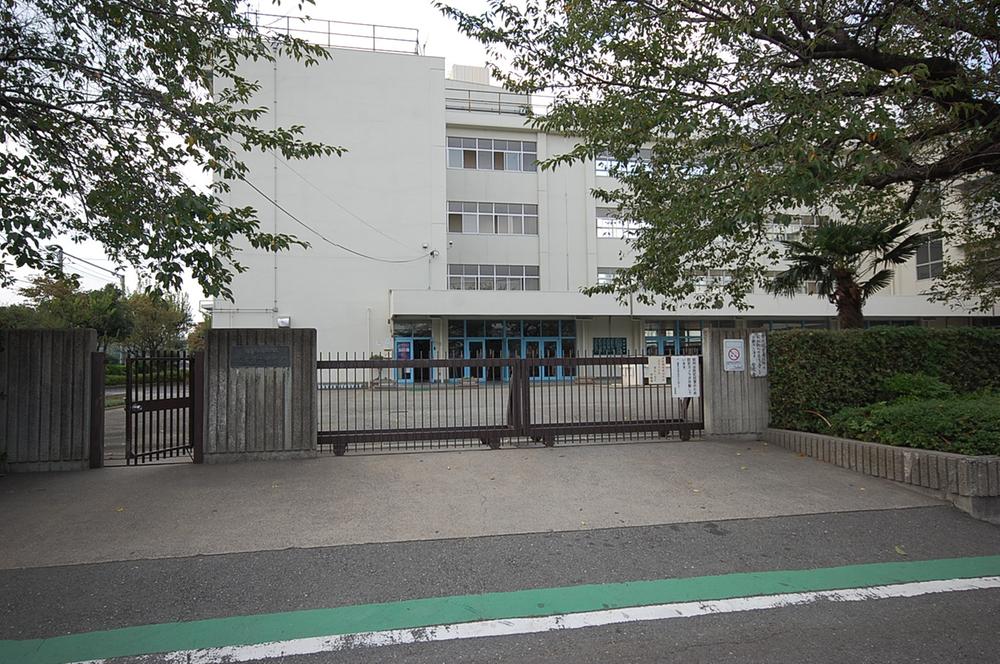 Junior high school. Kodaira stand Xiaoping 500m to the second junior high school