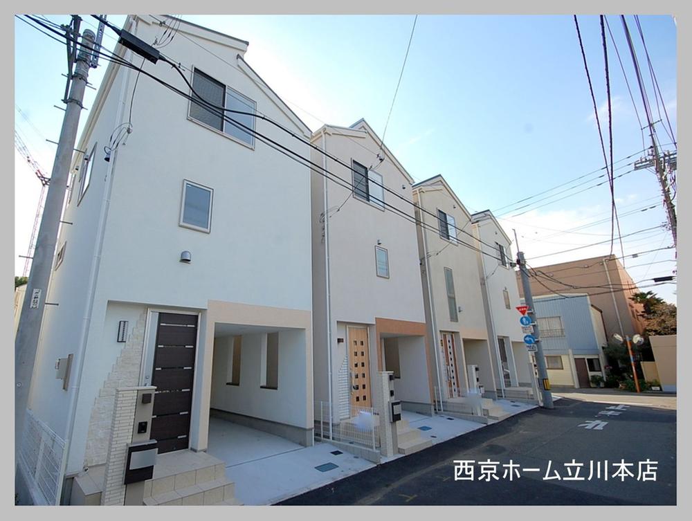 Local photos, including front road. Local appearance photo