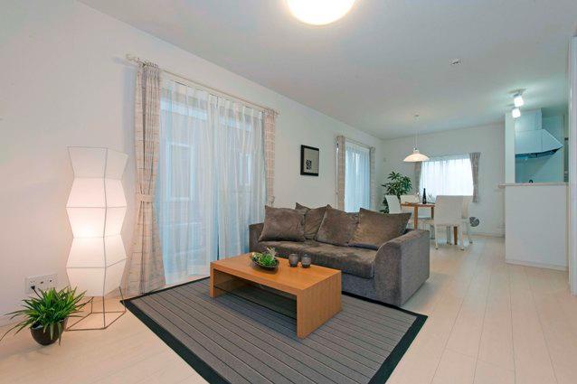 Living. Limited Building 1, Furnished sale. It might help to new life, Sofas and dining set, It is sold to put up such bets. (3 Building H25.8_Tsukisatsuei)