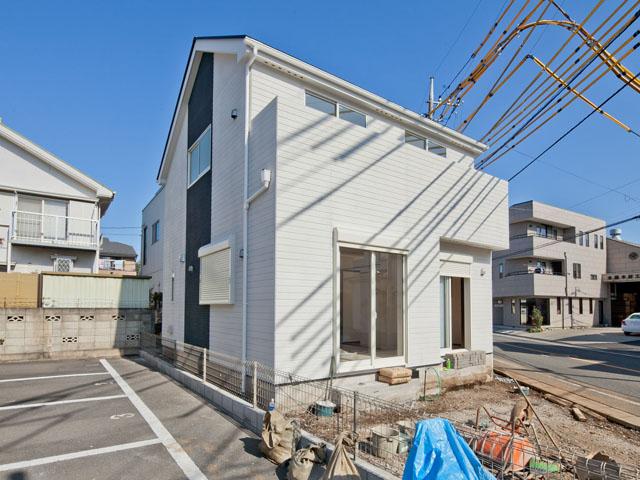 Local appearance photo. Local (11 May 2013) Shooting