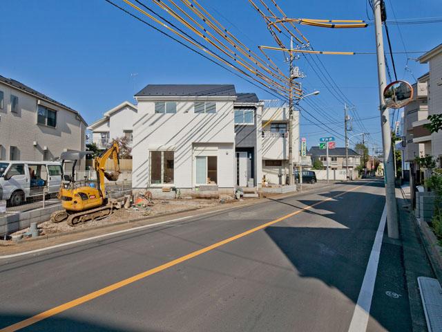 Local photos, including front road. Local (11 May 2013) Shooting