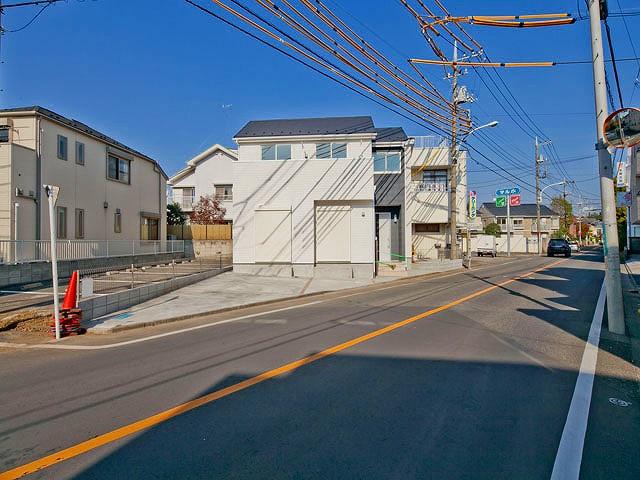 Local appearance photo. Local (12 May 2013) Shooting