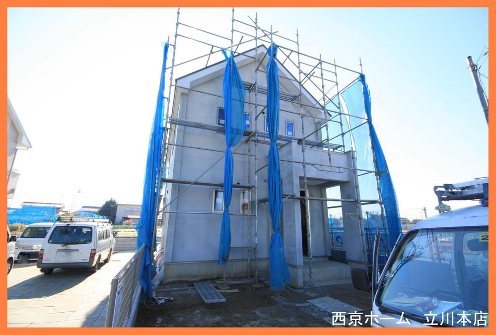 Local photos, including front road. Local Photos