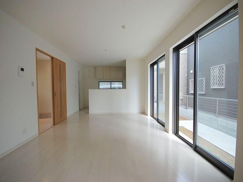 Same specifications photos (living). Example of construction