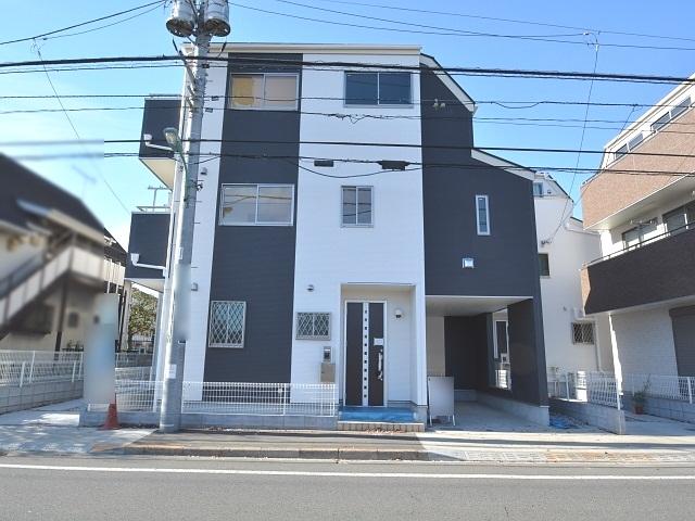 Local appearance photo. Building 2 appearance