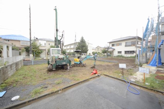Local land photo. Car-back around