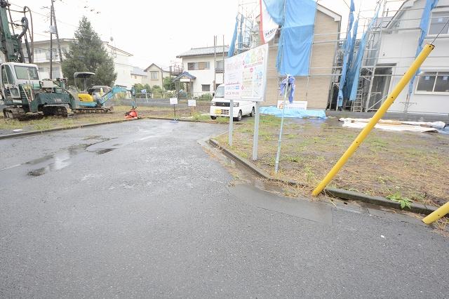 Local land photo. Car-back around