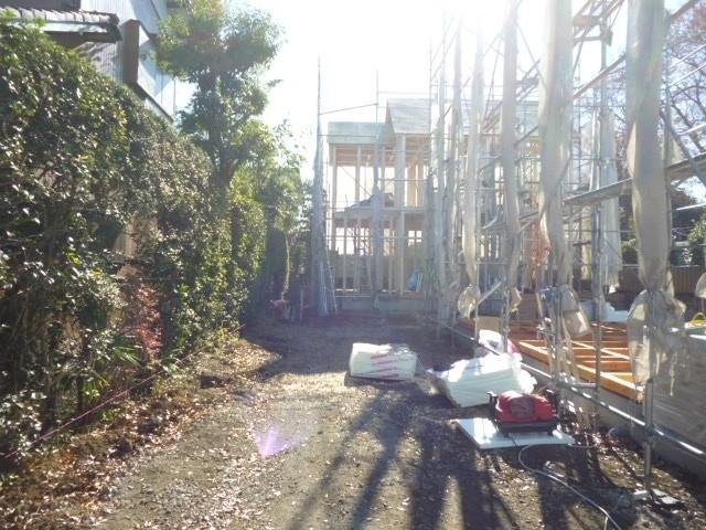 Local appearance photo. You can park up to the car three (3000cc class).