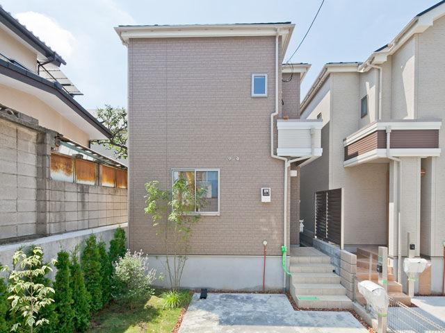 Local appearance photo. Local (12 May 2013) Shooting